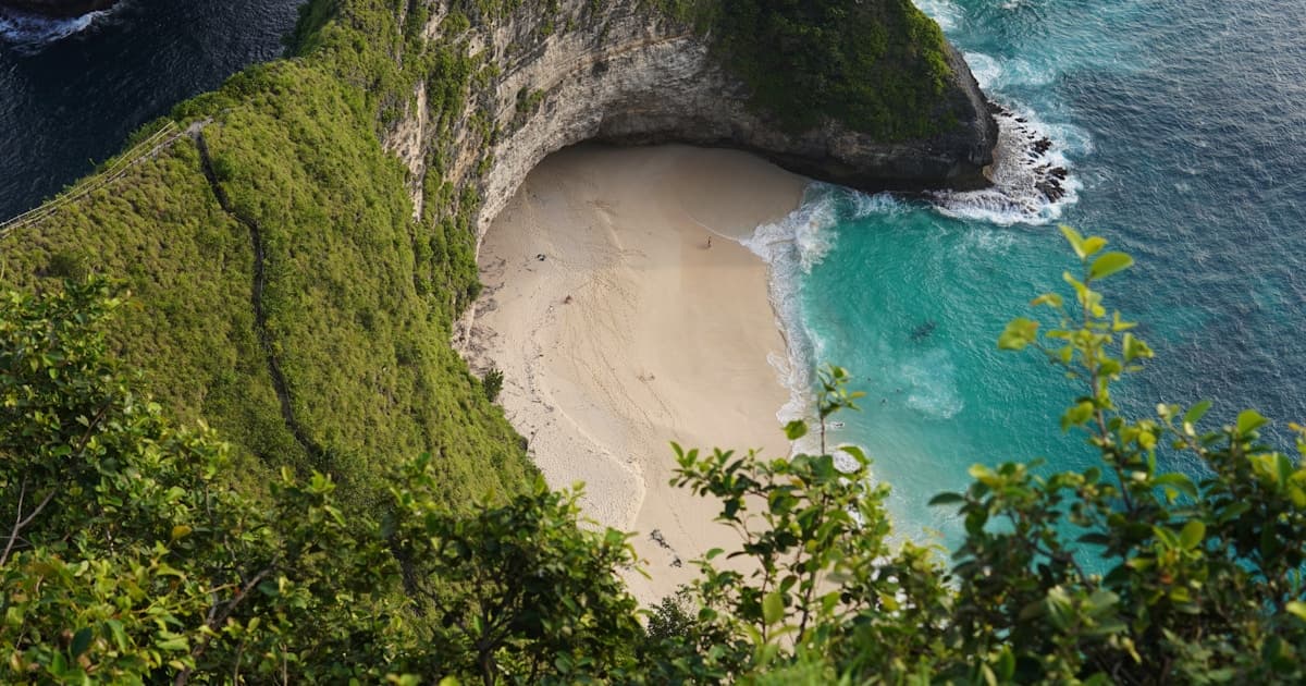 Bali — crystal clear waters and dramatic cliffs of Nusa Penida